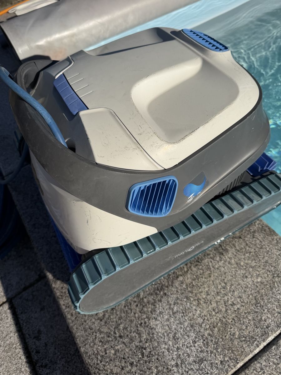 Dolphin Accessori per Piscine: Poolroboter dolphin s200 – Usato da Waldkirch venduto da Audicabrio62 1