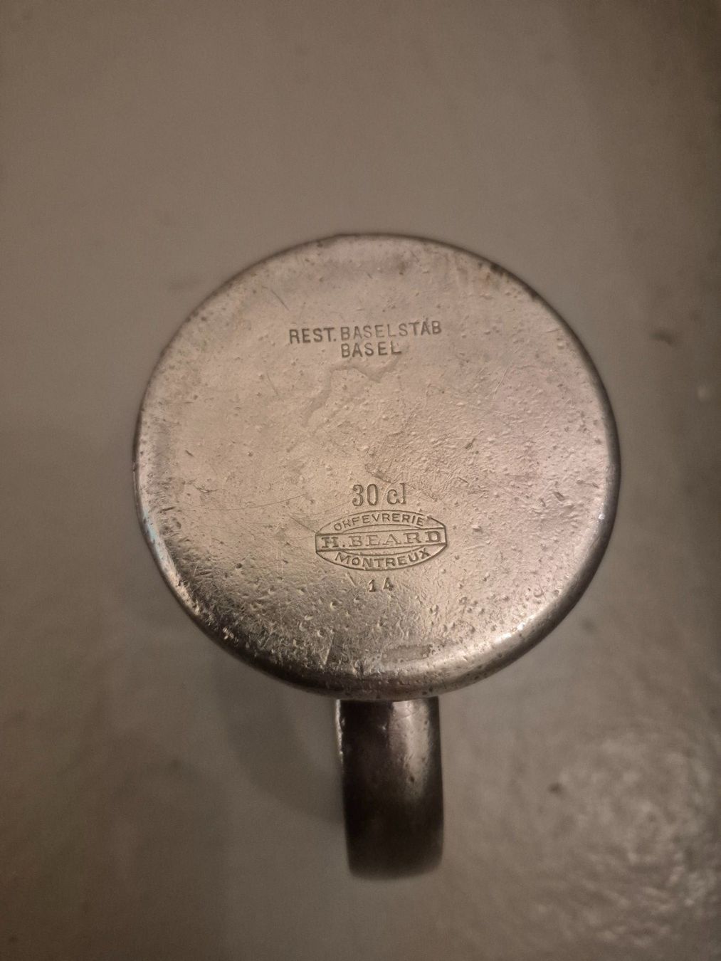 Caraffe: Kleiner Krug Restaurant Baselstab – Usato da Brunnen venduto da cor_6xbv 2