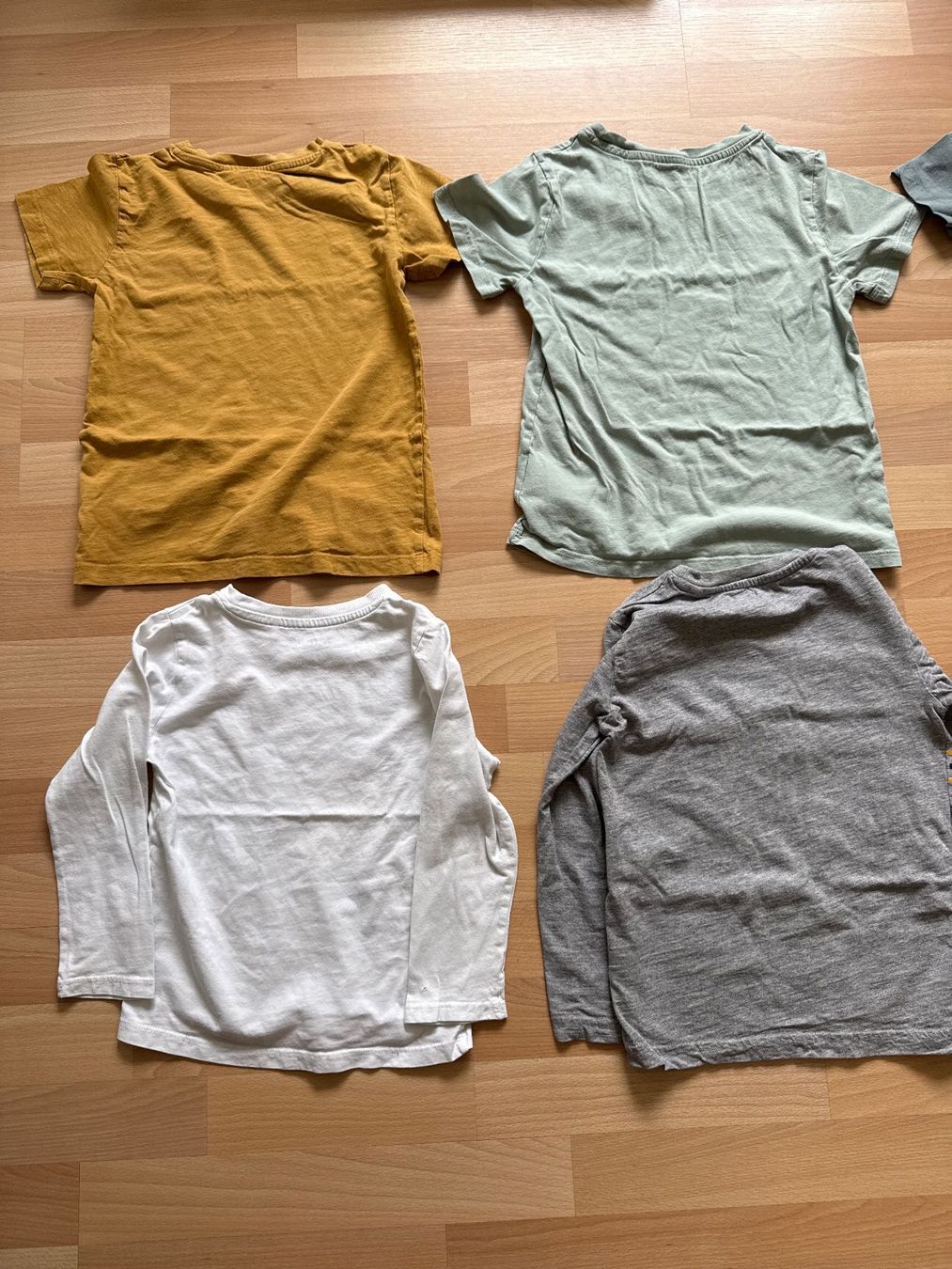 Lotti & Set di vestiti: Kleiderpaket Grösse 3-8 Jahre – Usato da Horgen venduto da linuxrp 5