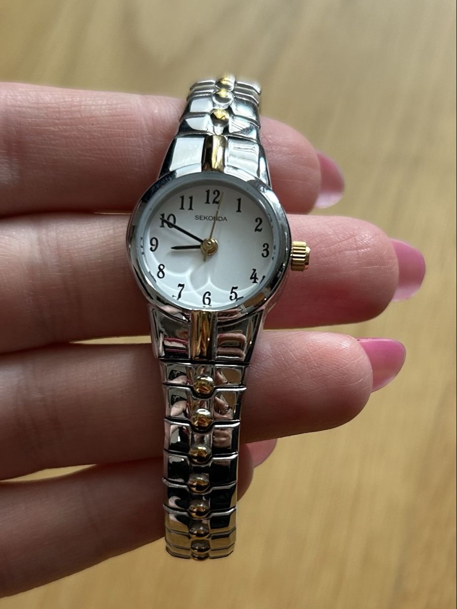 Orologi: Hübsche delikate Armband Uhr – Usato da Bern venduto da Ilikebluegems 1