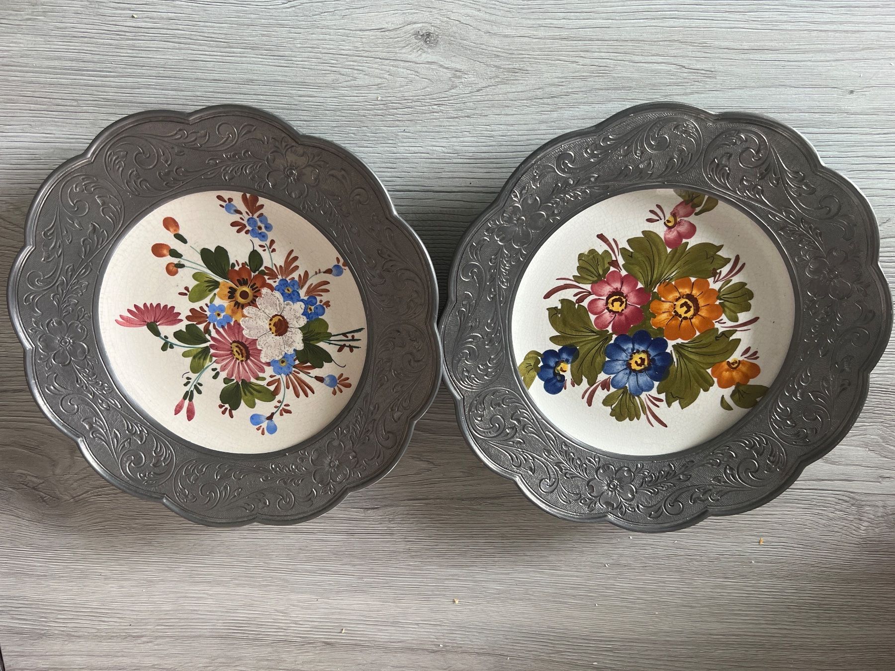 Piatti: Assiette peinte et bord étain – Usato da Châtel-St-Denis venduto da gpf_6dsd