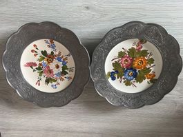 Assiette peinte et bord étain