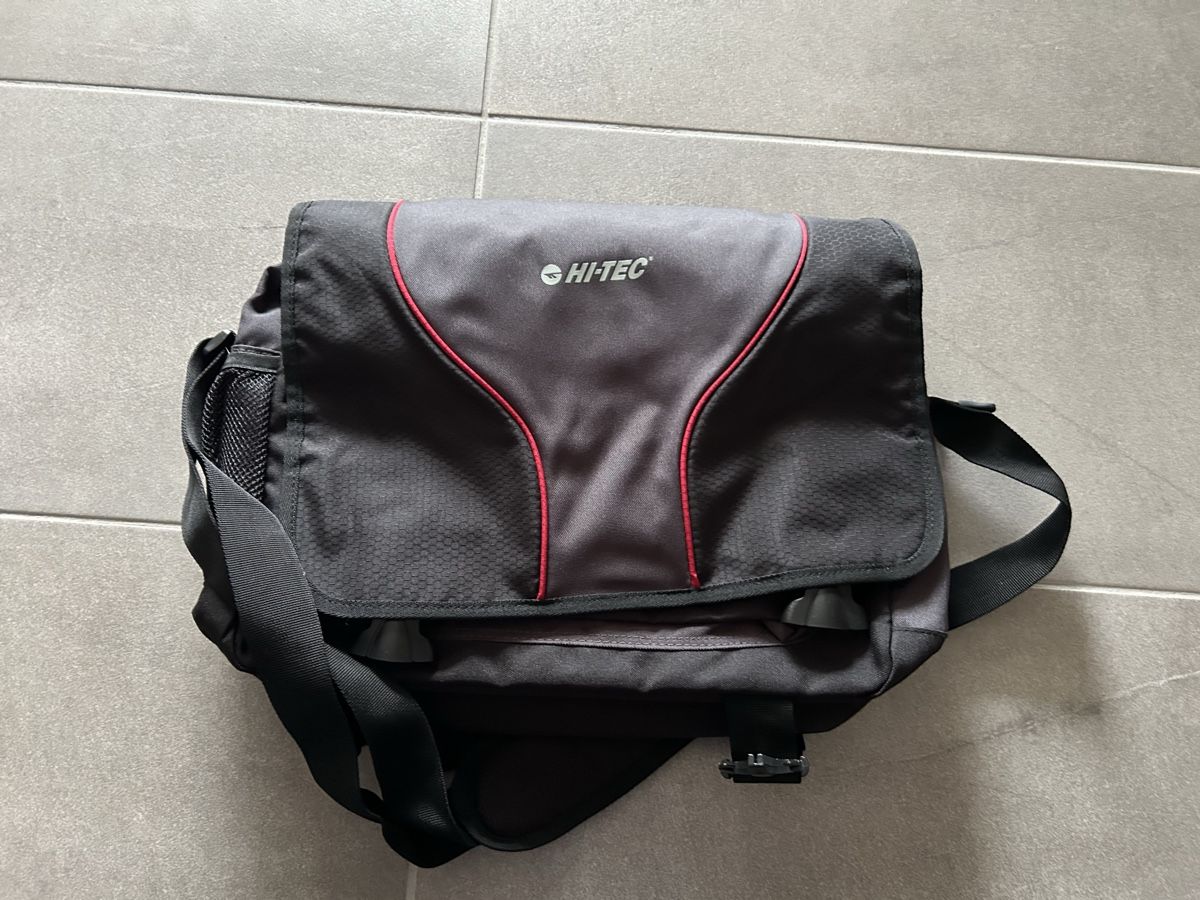 Taschen: Laptoptasche – Gebraucht aus Tuggen von Nadia4488