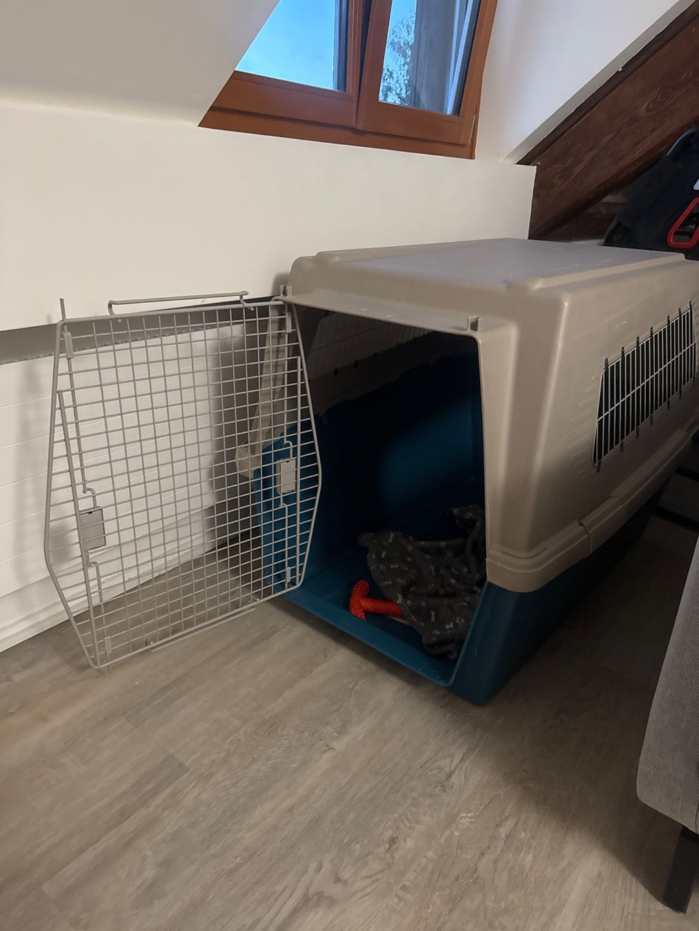 Liege- & Schlafplätze: Hundebox / Dog Crate 550 – Gebraucht aus Oberglatt ZH von art_yjx6