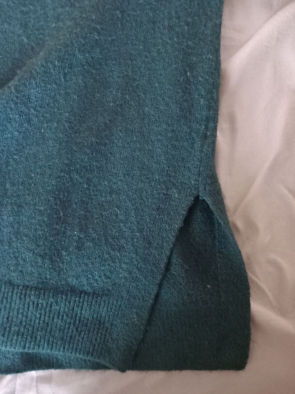 Pullover & Sweatshirts: Pull oversize vert canard foncé à col en V – Gebraucht aus Faoug von per_kp6r 2