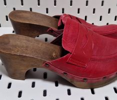 Rote Holzclogs, Grösse 36.5 - Perfekt für den Sommer!