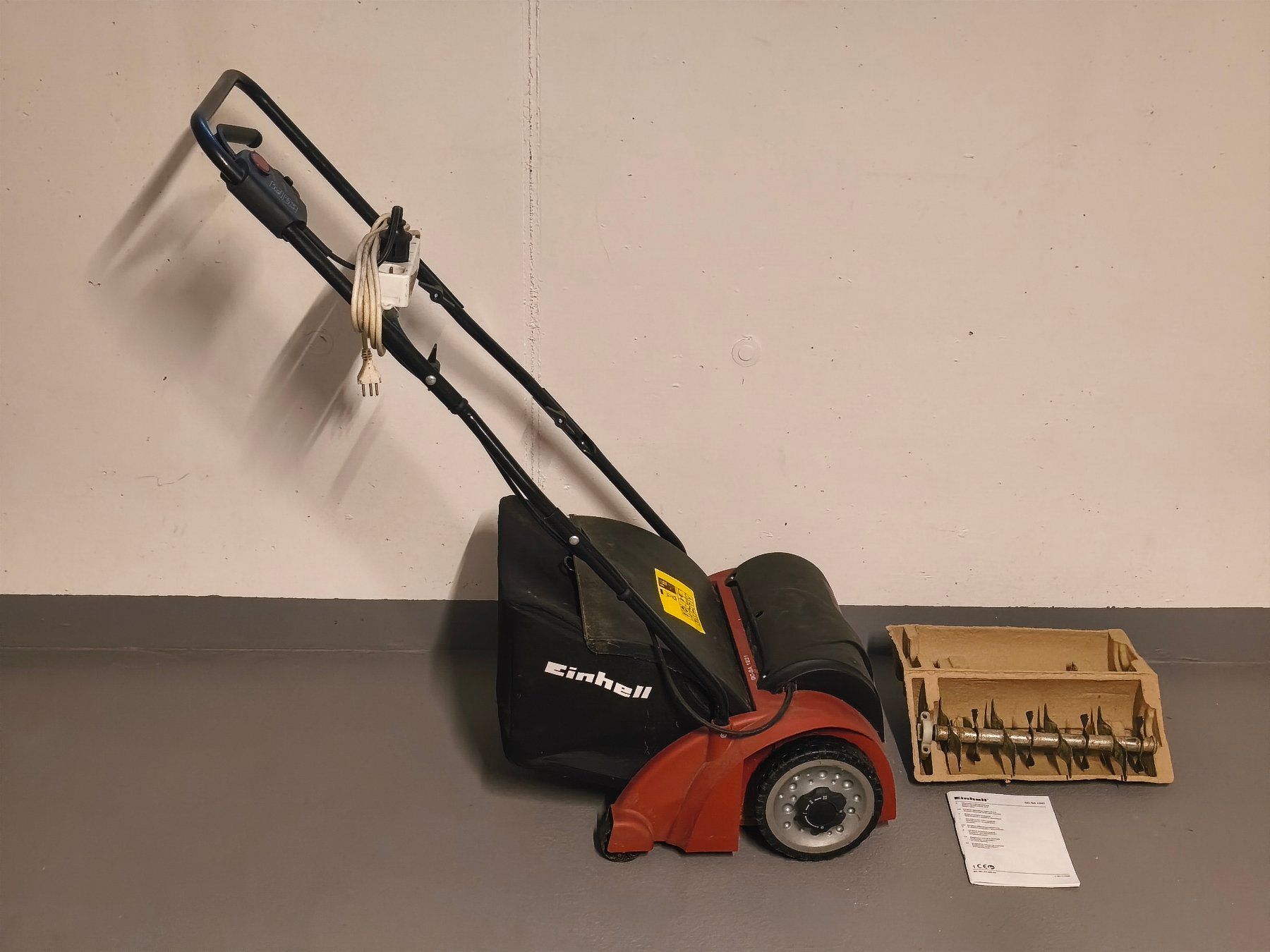 Einhell Appareils de traitement du sol: Vertikutierer / Rasenlüfter EInhell GC-SA 1231 – D'occasion à Jegenstorf par Juchlistock