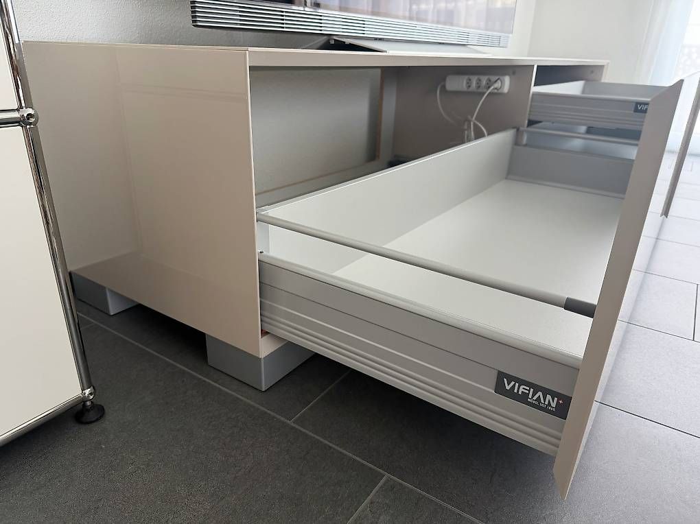 Mobili TV: Sideboard, TV-Tisch mit Wandschrank – Usato da Tägerwilen venduto da abnuto 8