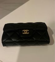 Chanel Portemonnaie aus Leder in Schwarz