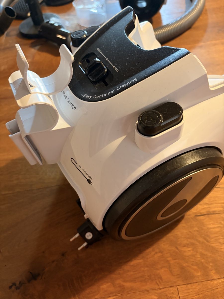 Bosch Staubsauger & Zubehör: Bosch Pure Air Staubsauger – Gebraucht aus Wangen an der Aare von Logsio 1