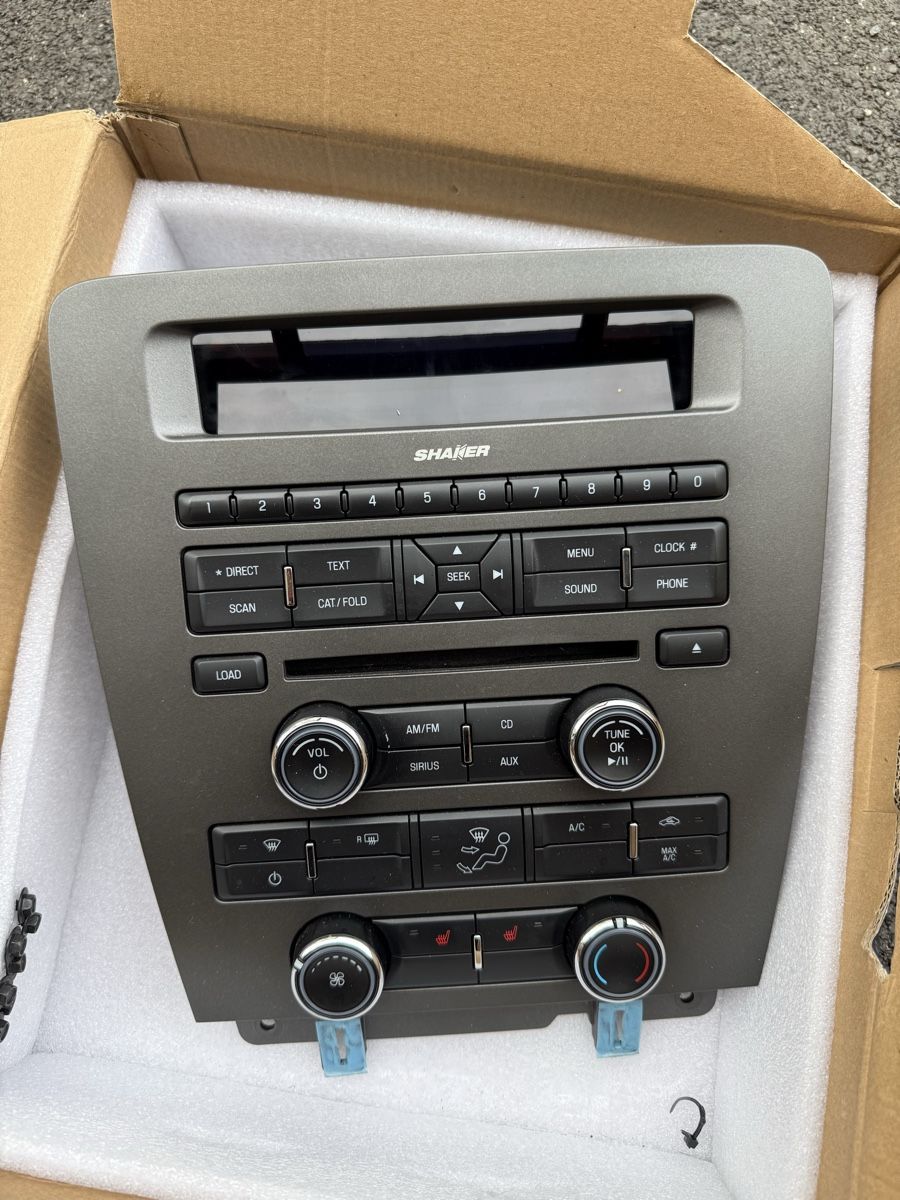 Ford Tutti pezzi di ricambio auto: Original Radio Ford Mustang 2013 – Usato da Neuenkirch venduto da herme6000