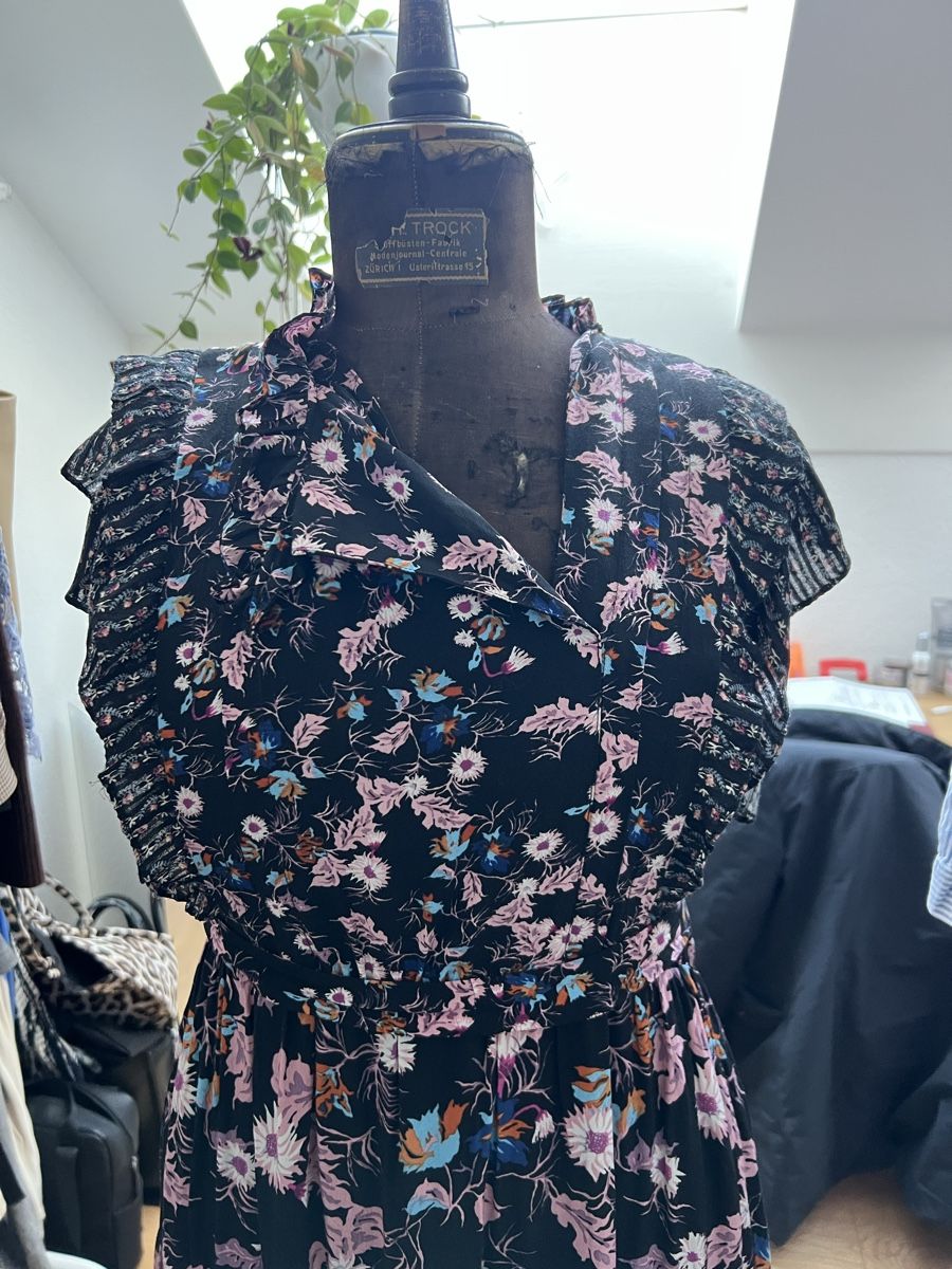 Sandro Vestiti: Sommerliches Maxikleid mit Blumenmuster, Grösse 38/M – Usato da Fraubrunnen venduto da curly011 2