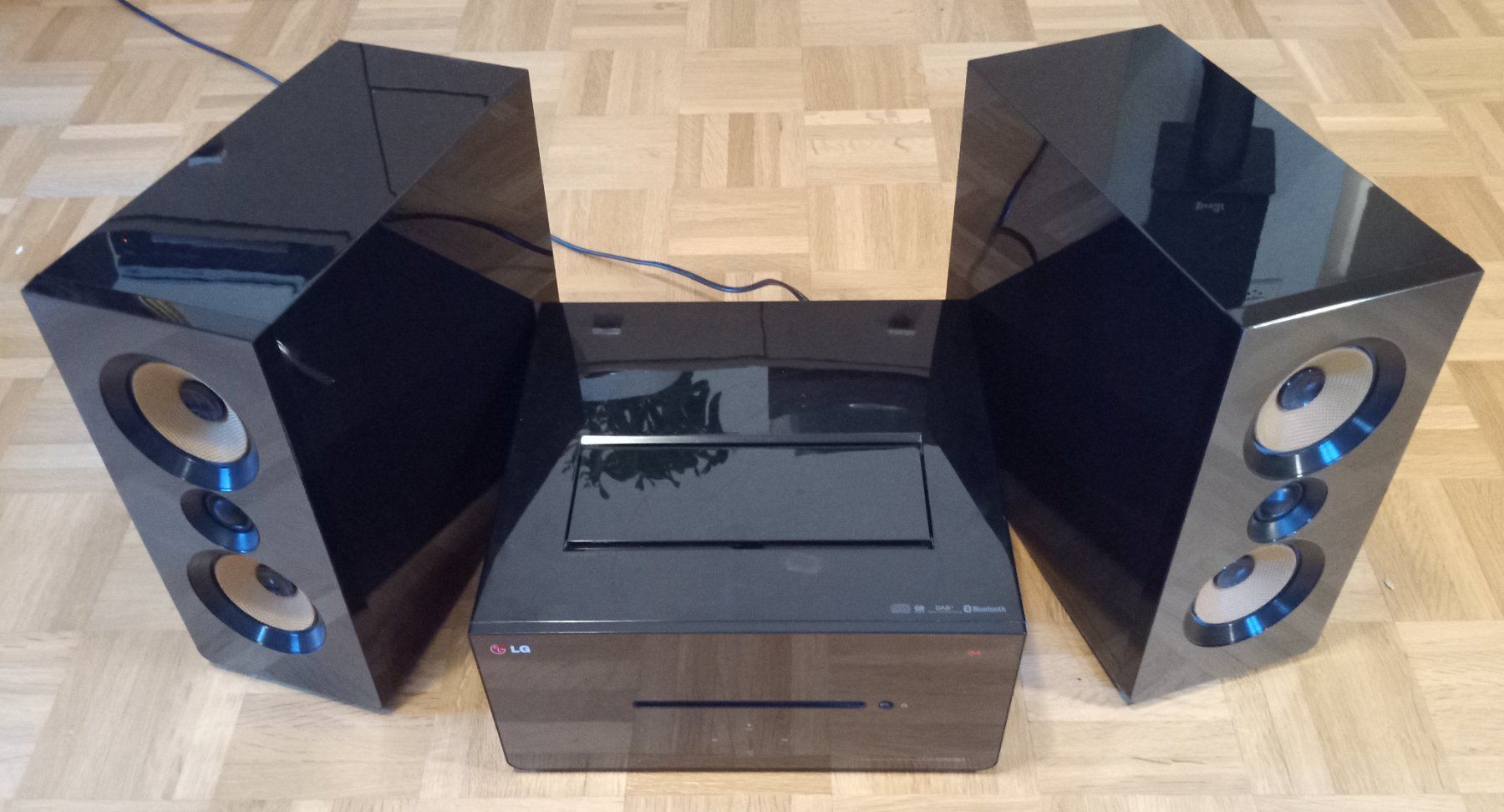 LG Multimediaplayer & Streamer: LG Micro HIFI-System CM2630 – Gebraucht aus Fribourg von Mikele0