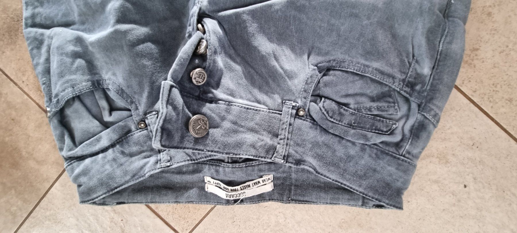 Jeans: Jeans COCCARA gr. 27(XS) – Usato da Grossdietwil venduto da GNOM313 1