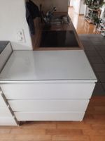Komode mit Schubladen und Glasabdeckung weiss