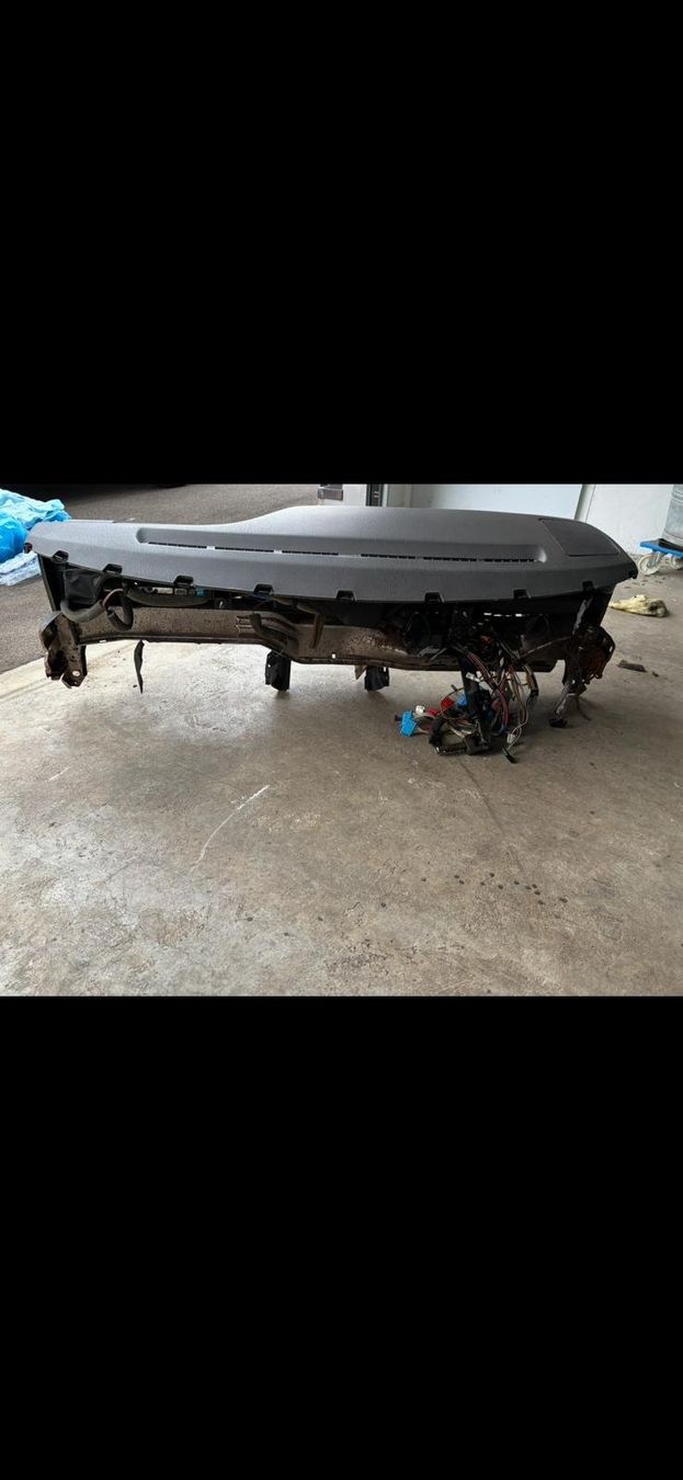 Volkswagen Accessori per altri veicoli: VW Golf 3 1.6 GL Armaturenbrett – Usato da Rothenhausen venduto da Deltassion 1