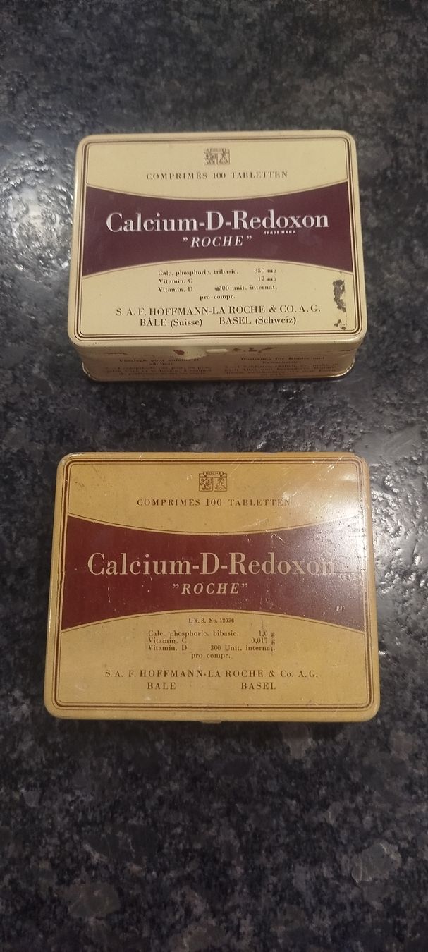 Barattoli: 2 boîtes médicaments calcium Hoffmann la Roche – Usato da Genève venduto da Octo-puces