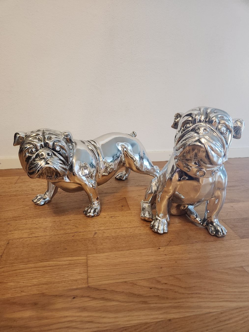 Statuette: 2 Silberne Bulldogge Dekofigur – Usato da Schlieren venduto da est_b2px