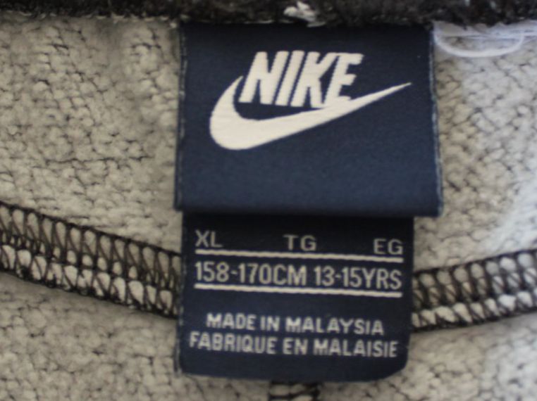 Nike Pantaloni: Short Nike t. 158 - 170 – Usato da Peseux venduto da Gilloss 5
