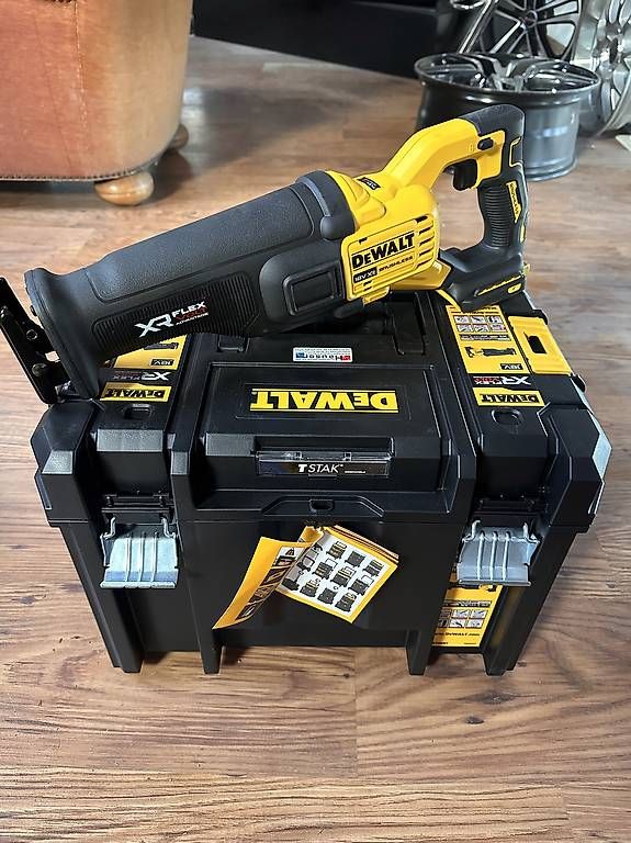 Seghe: DeWalt 18V FlexVolt Akku-Säbelsäge – Usato da Oetwil am See venduto da CarParts 1