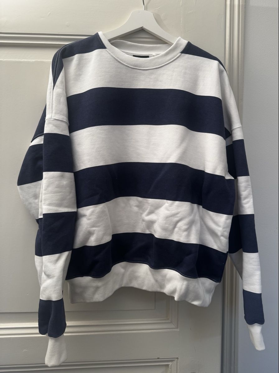 Pull&Bear Maglioni & Felpe: New Striped Round Neck Sweatshirt - Pull&Bear. – Nuovo (secondo la descrizione) da Zürich venduto da ber_78xz 1