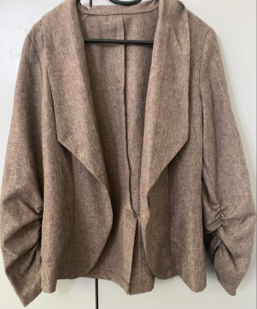 Brauner Blazer mit gerafften Ärmeln -Neu!