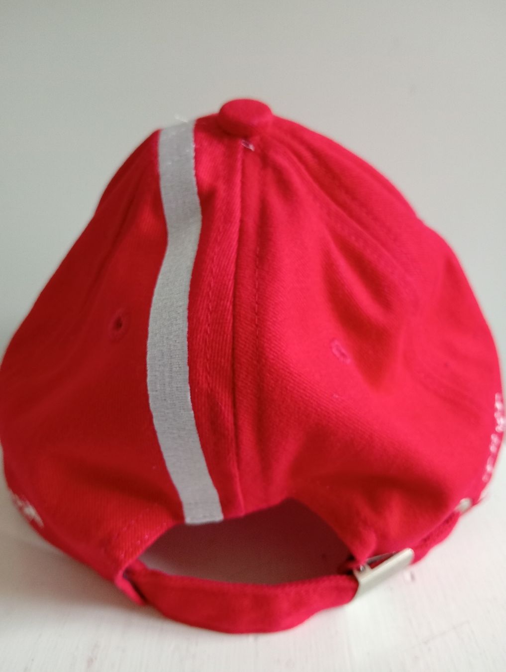 Altro in  Abbigliamento & Accessori: Rote Credit Suisse Cap mit Schweizerkreuz – Usato da Allschwil venduto da Evgeniia78 3