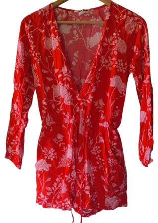 Ein sommerlicher schöner Jumpsuit