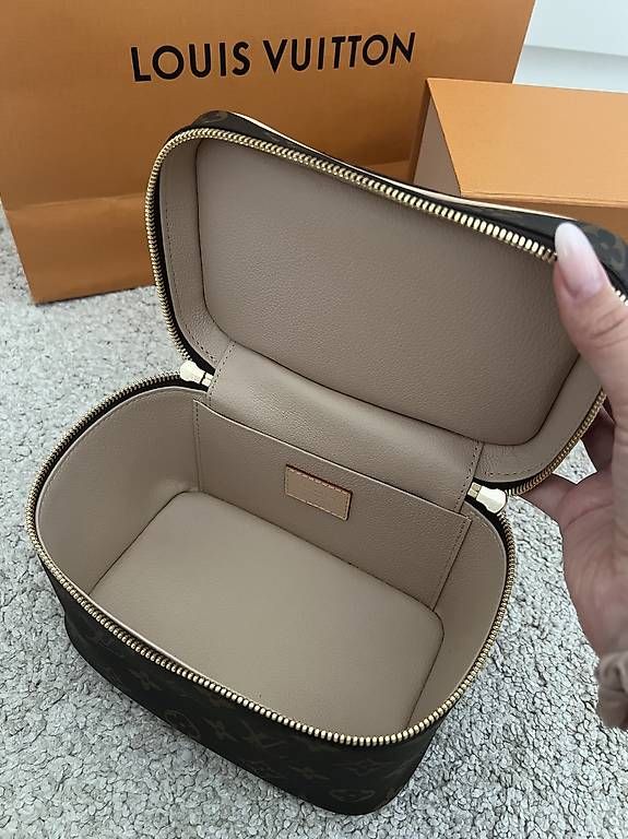 Louis Vuitton Custodie per cosmetici: Louis Vuitton Nice Mini – Nuovo (secondo la descrizione) da Affeltrangen venduto da lavivala 1