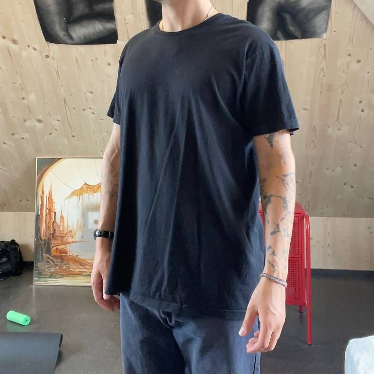 T-shirt: schwarzes oversized T-Shirt – Usato da Zuchwil venduto da hok_98 2