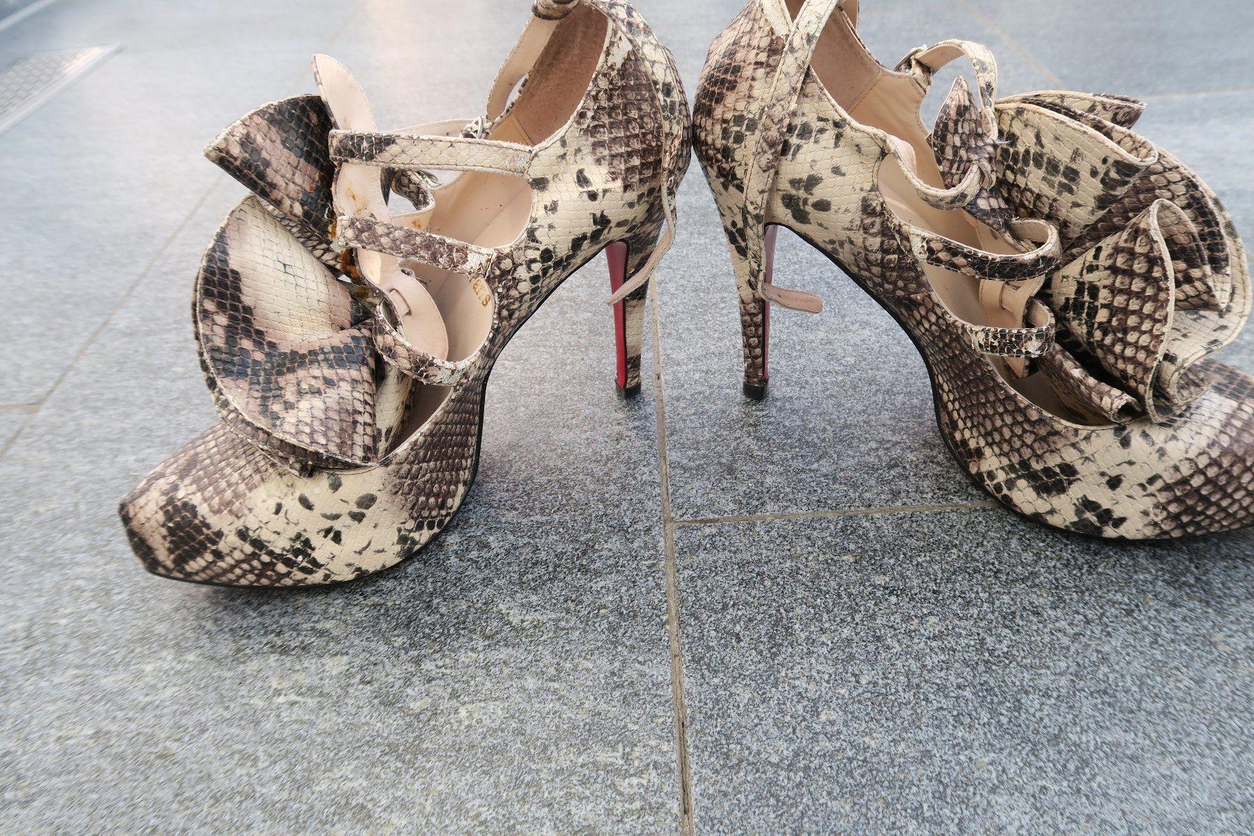 Christian Louboutin Damenschuhe: Schuhe Vintage, defekt, Gr. 40 – Defekt aus Strengelbach von lana40 2
