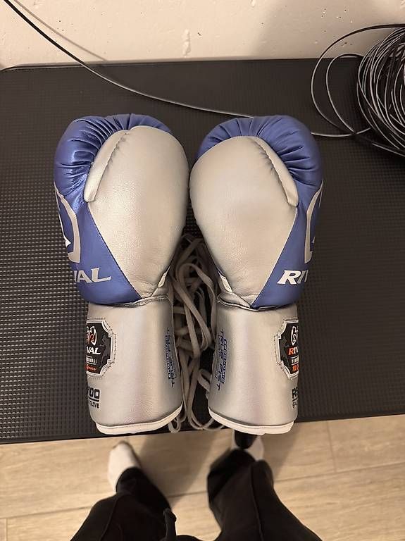 Guanti & manicotti: Rival Boxing RS100 14oz Sparring Gloves – Usato da Villmergen venduto da noa_22ty 1