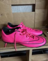 Chaussures de foot roses Nike, pointure 41, État neuf!