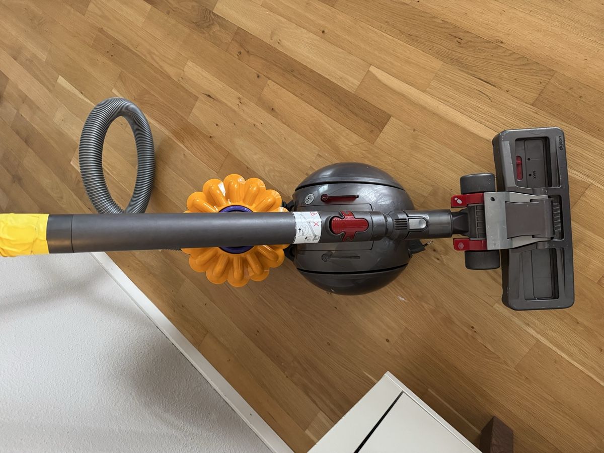 Dyson Aspirateurs & Accessoires: Dyson Ball DC33C Extra Staubsauger – D'occasion à Galgenen par Vintluxe 2