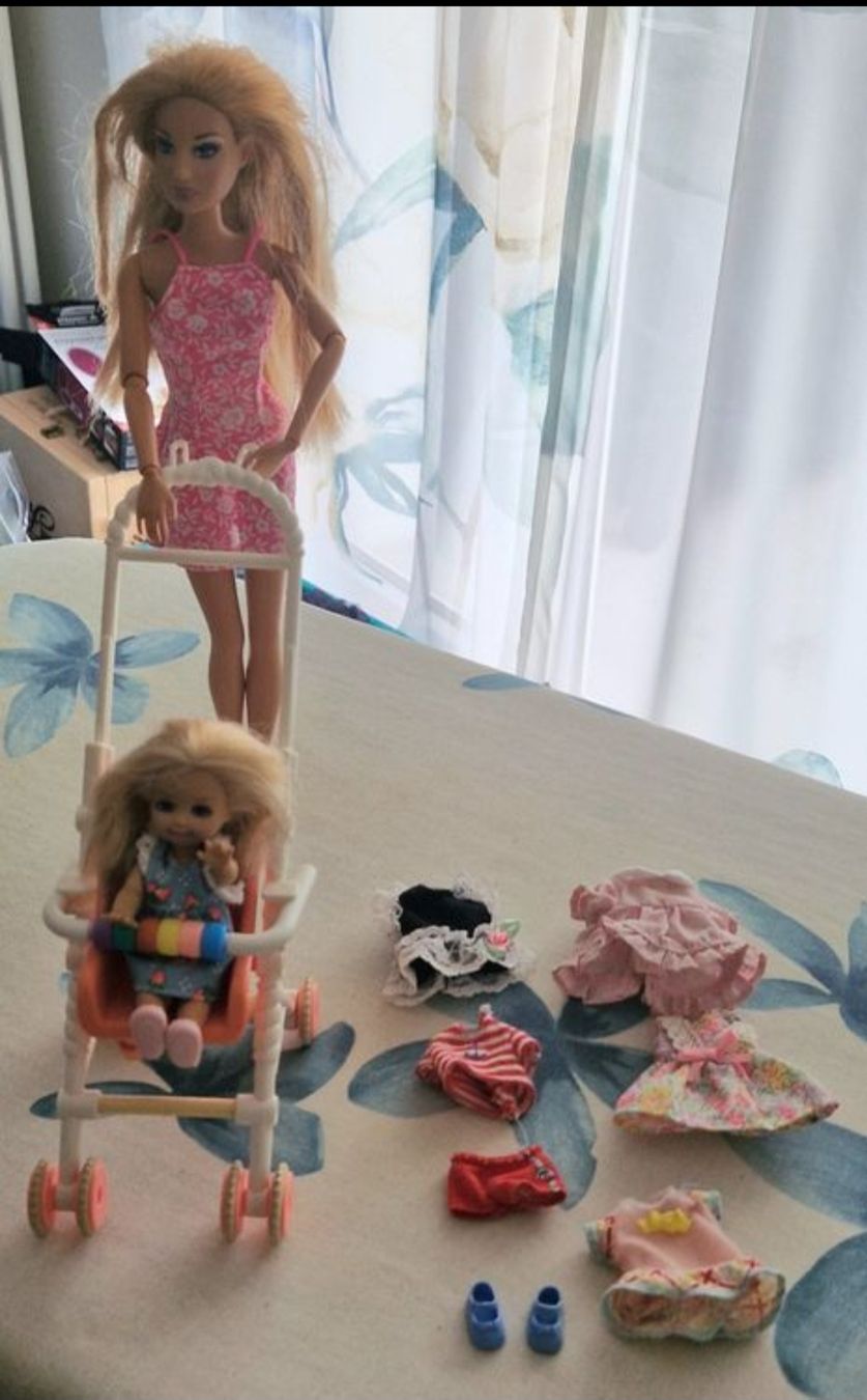 Bambole: set Barbie et accessoires – Usato da Couvet venduto da Pioune