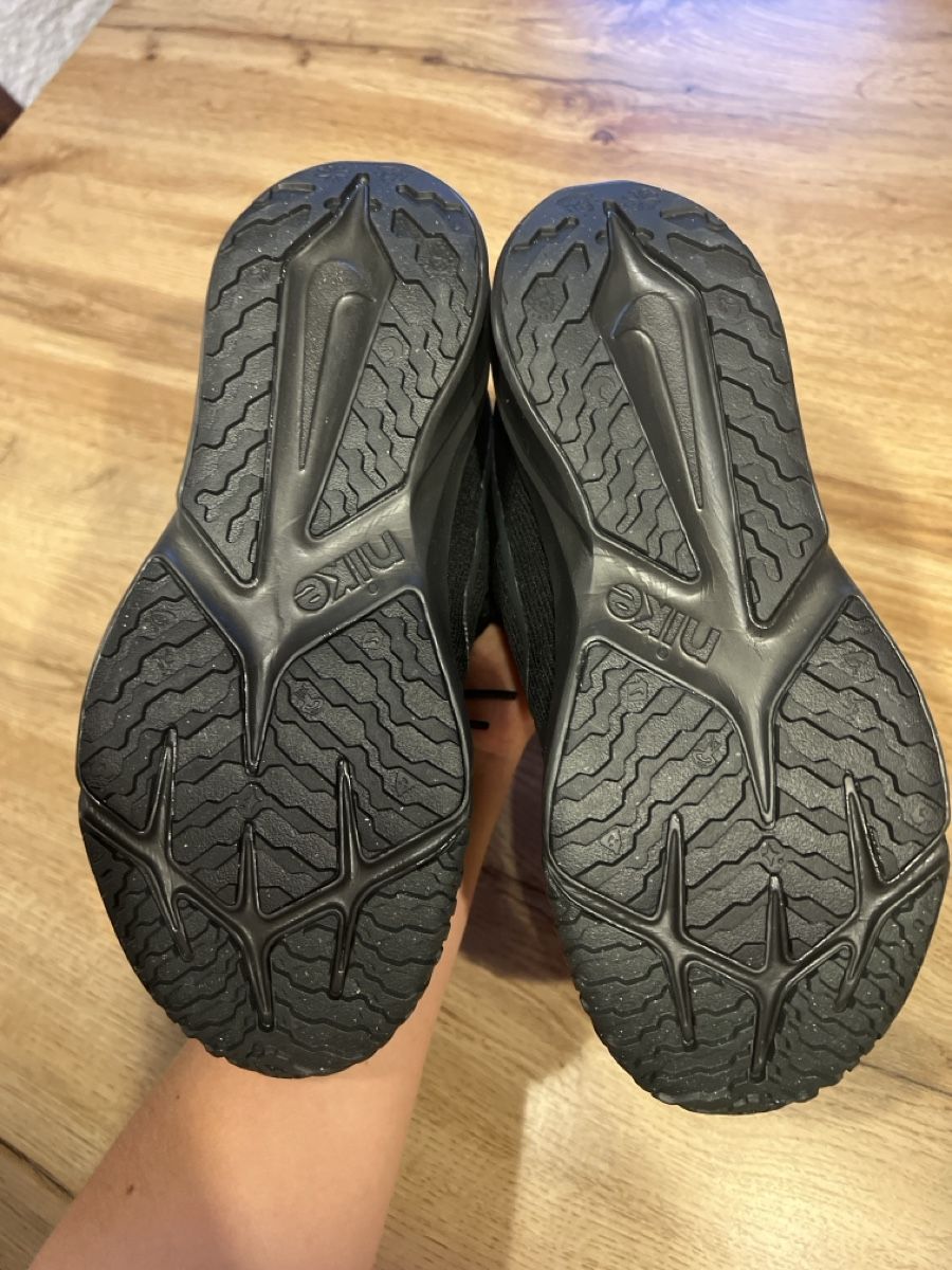 Nike Scarpe per ragazzi: Nike Star Runner 4 noires taille 38.5 neuf  – Nuovo (secondo la descrizione) da Biel/Bienne venduto da Govinda 4