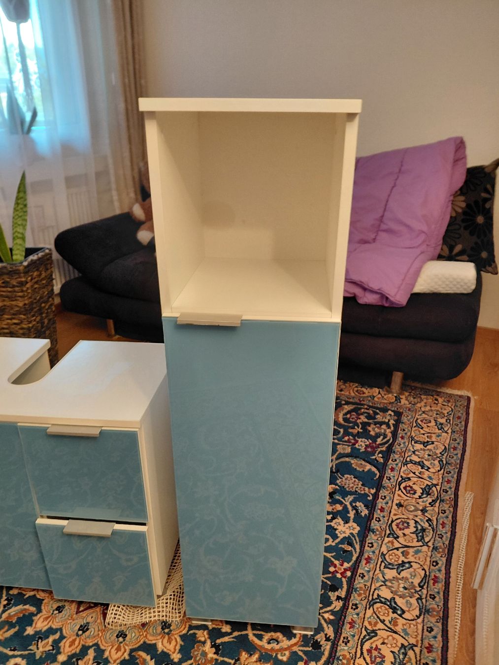 Mobili per bagno: Badezimmer-Möbel Set in Weiss und Hellblau mit Glasfront – Usato da Wängi venduto da sur_m6fj 1