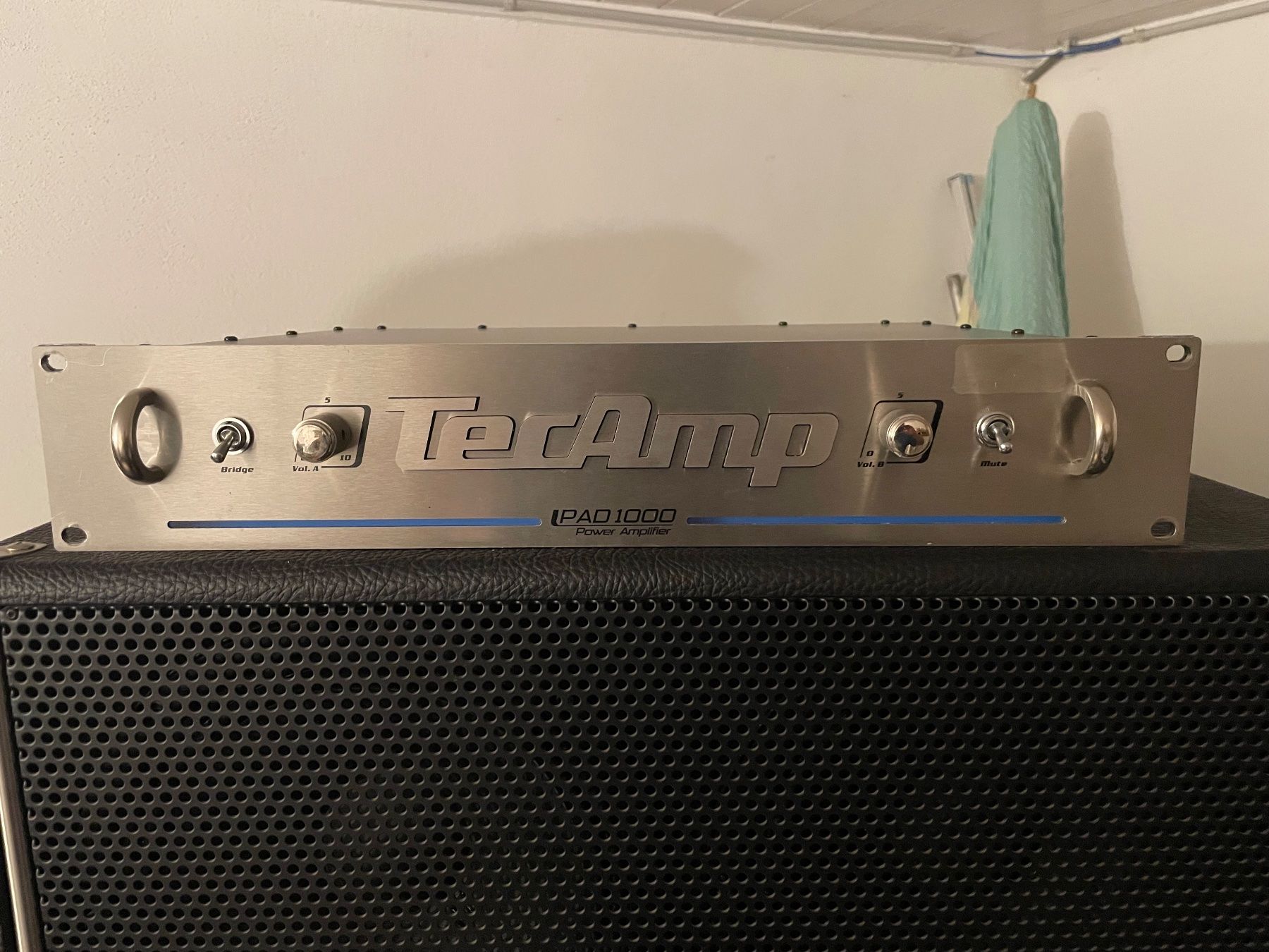Amplificatori: Bass Amp 1000 Watt – Usato da Biel/Bienne venduto da Idefix67 1