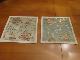 2 napperons - fleurs brodées