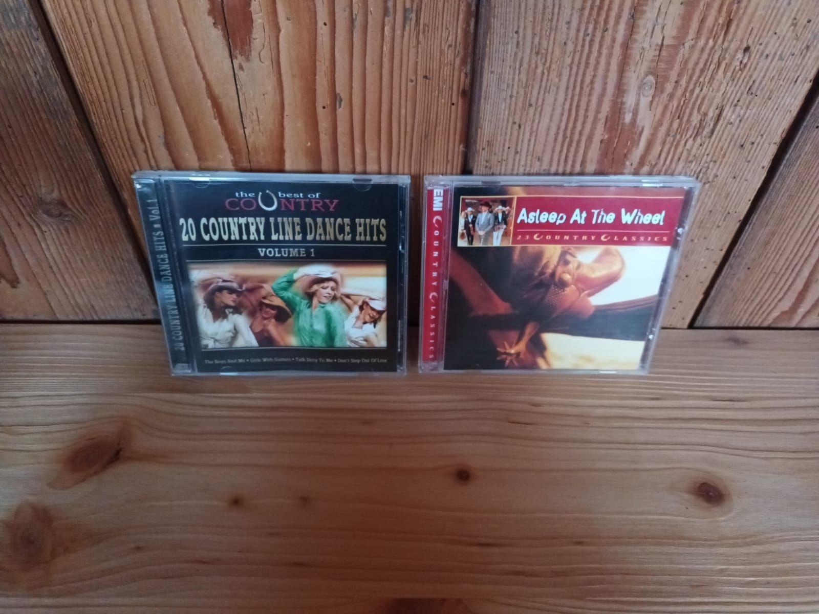 CD: 2 CDs: Country Classics & Line Dance Hits – Usato da Studen BE venduto da mar_6qqp