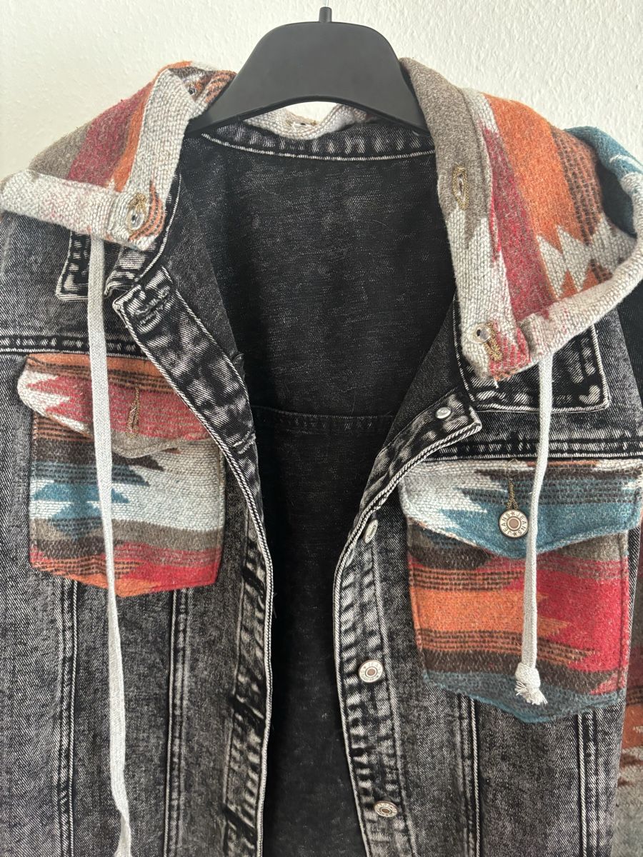 Giacche: Jeansjacke mit Ethno-Muster Grösse L – Nuovo (secondo la descrizione) da Brugg AG venduto da ann_stf7 2