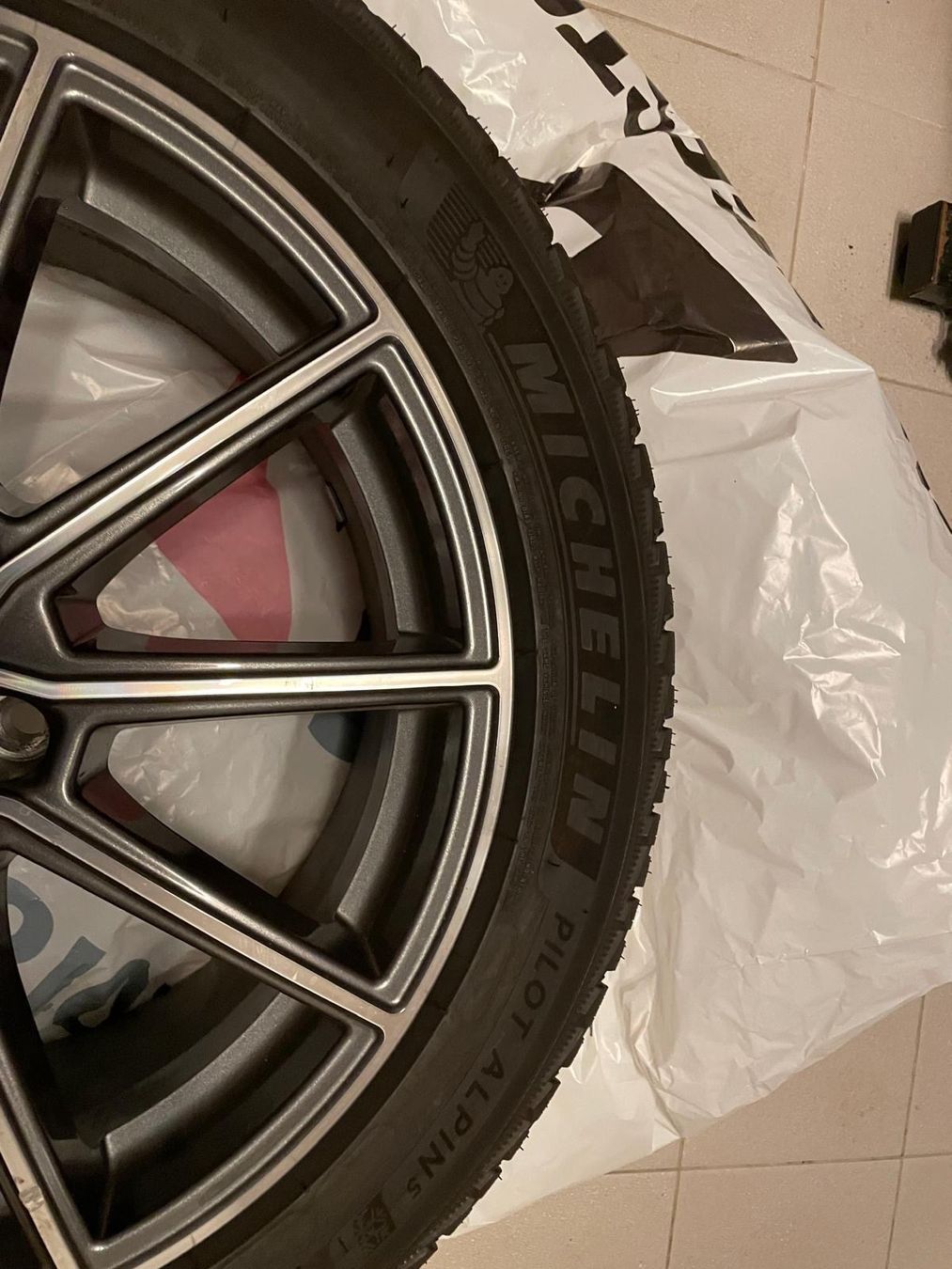 Felgen: 4 jantes et 4 pneus – Gebraucht aus Vandoeuvres von ave_2q6n