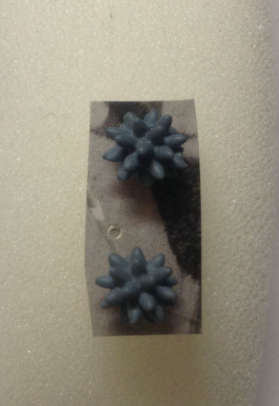 Orecchini pendenti & Orecchini a lobo: Boucle d'oreille - chou - rigolote – Usato da Le Brassus venduto da cinema13
