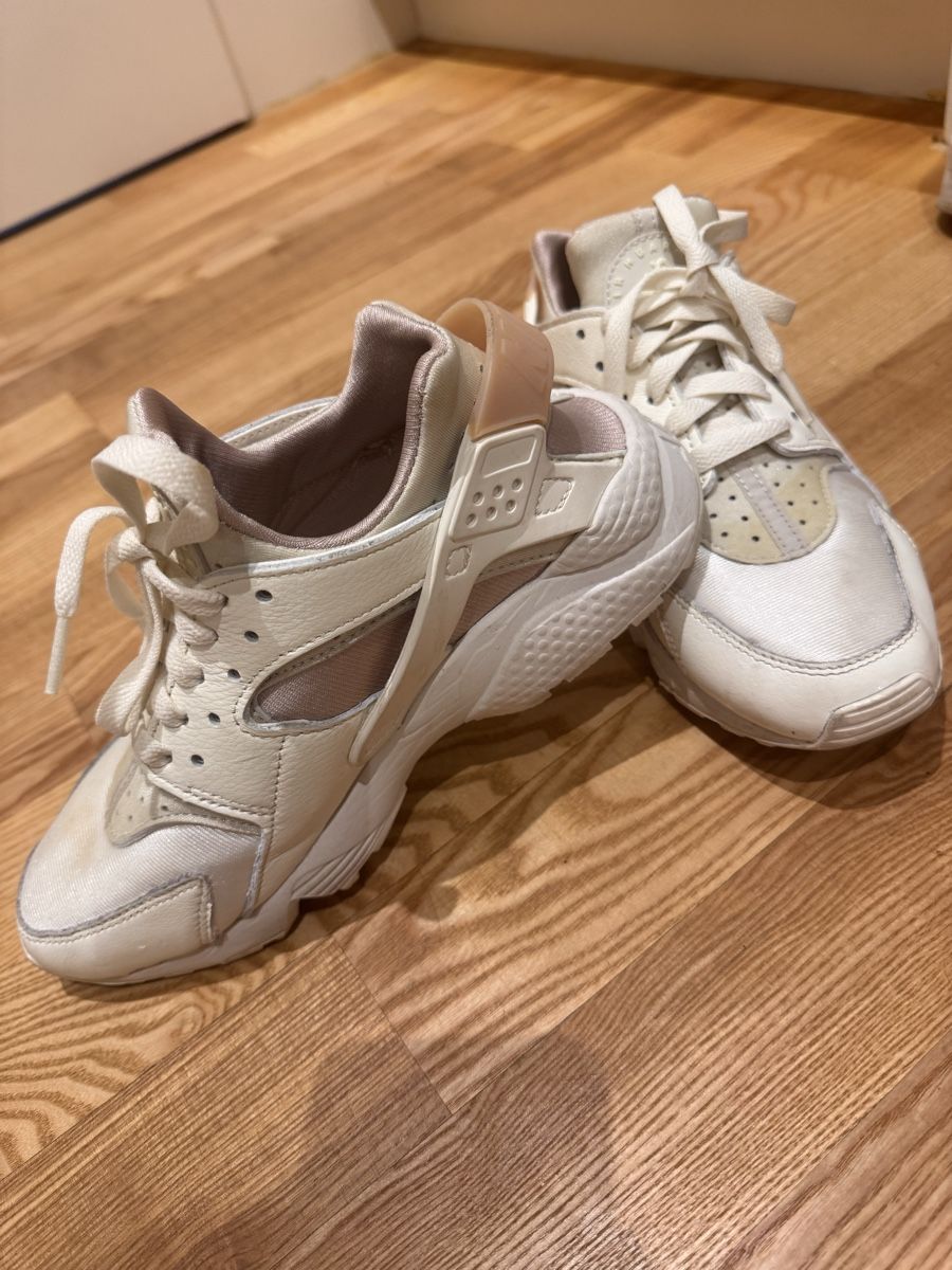 Nike Scarpe da donna: Nike Huarache – Usato da Netstal venduto da Djukaxgajic01 1