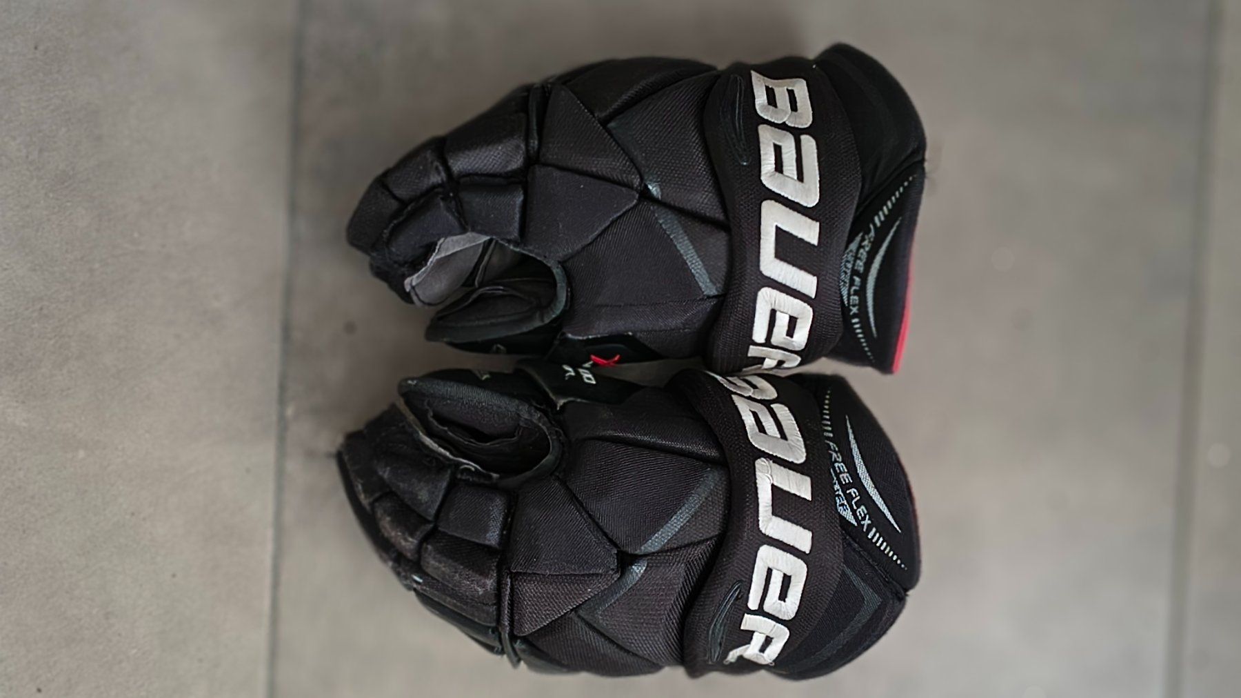 Leibchen & Hosen: Diverse Eishockey Artikel – Gebraucht aus Rain von redman77 5