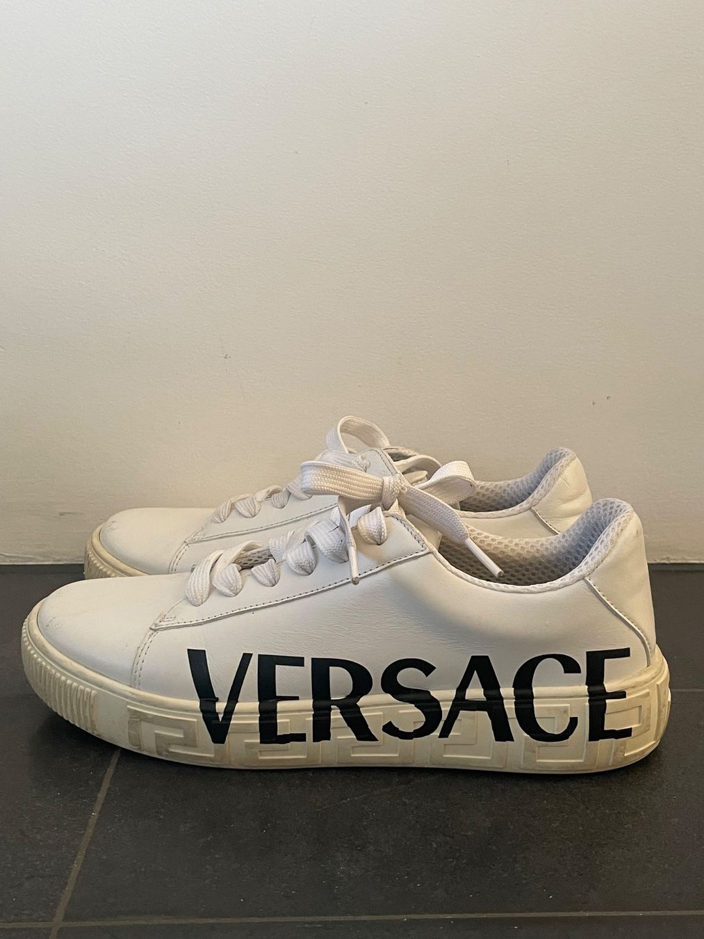 Versace Scarpe da donna: VERSACE Sneaker - Gr. 39 – Usato da Hünenberg See venduto da DND5 1