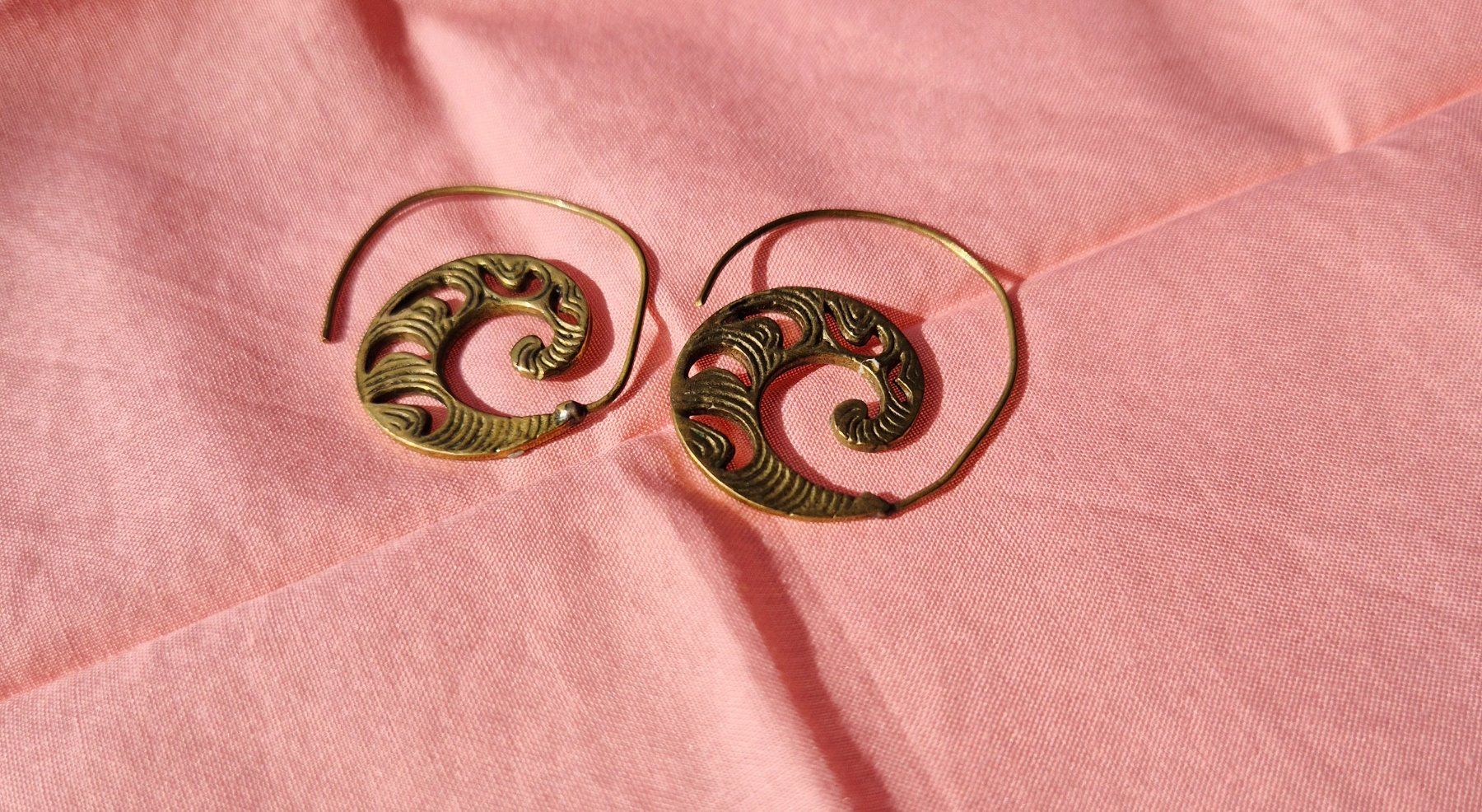 Orecchini pendenti & Orecchini a lobo: OHRRINGE RING GOLD FARBEND HANDMADE ATELIER TOP ZU RING – Usato da Elsau venduto da the-colorful-side 1