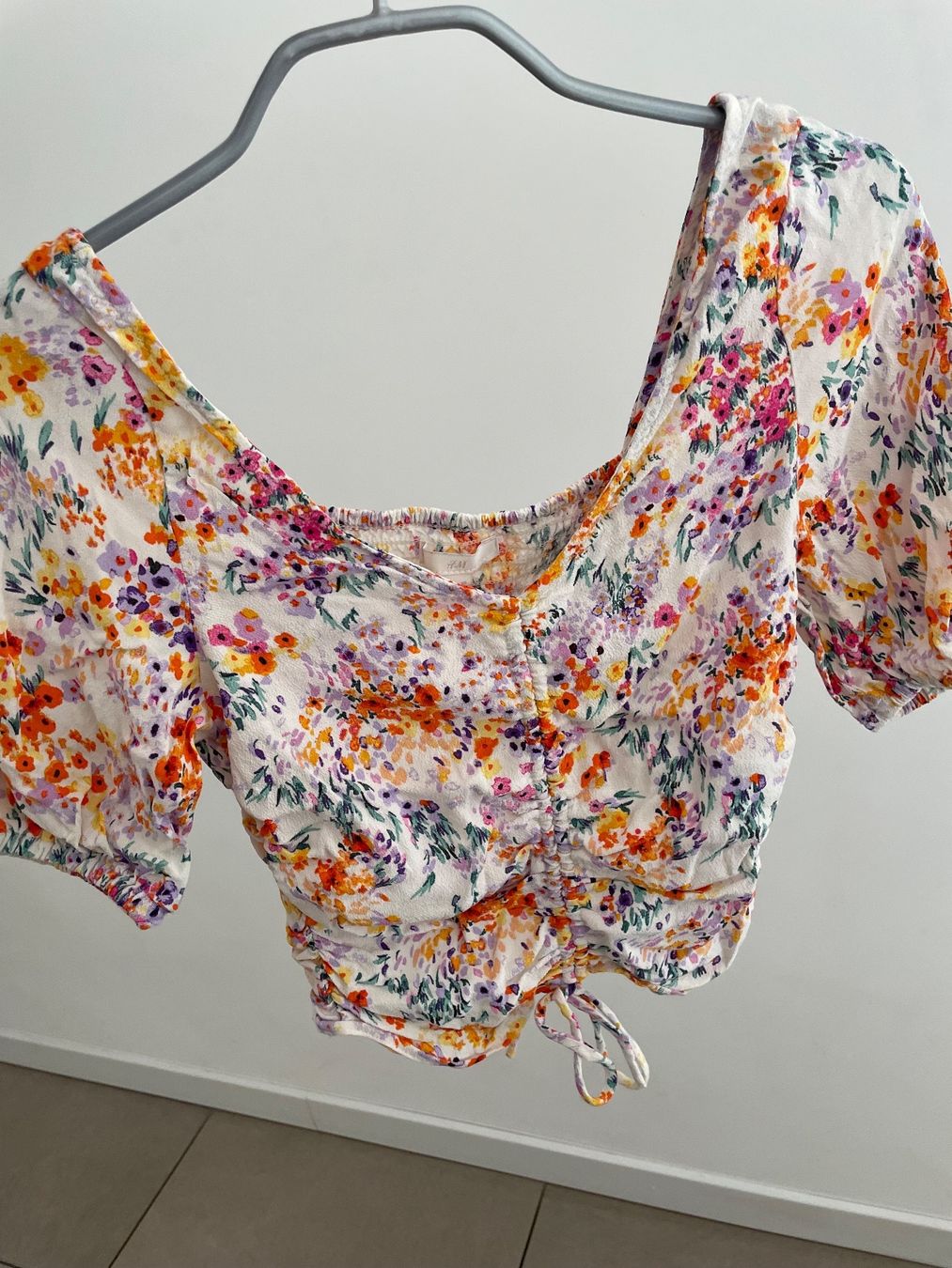 H&M Top: Top Fleuri Taille XS – Usato da Sion venduto da Mazarine_