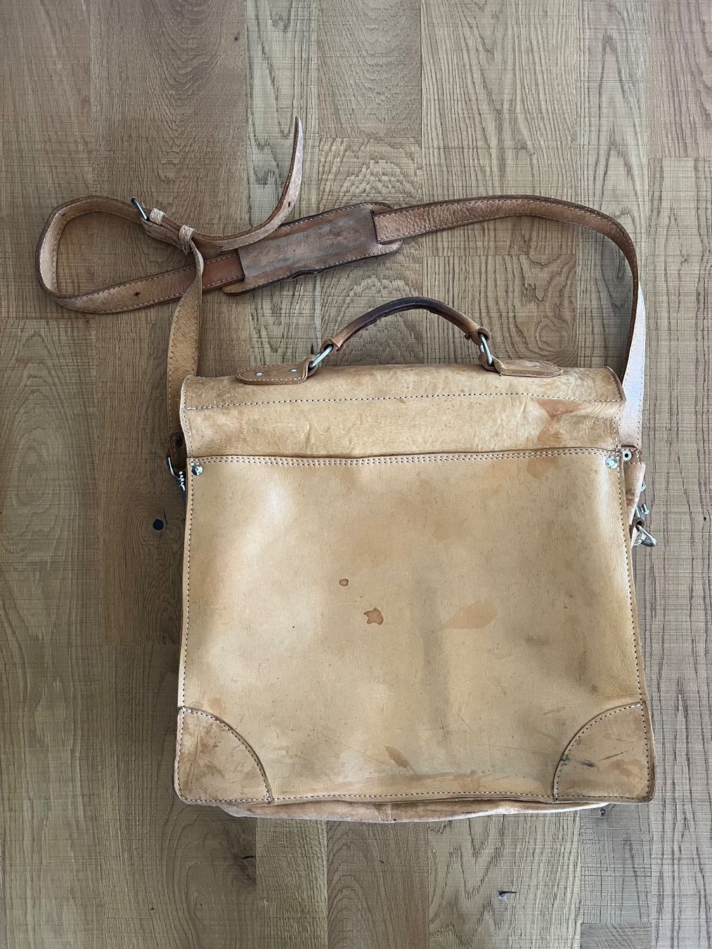 Camel Borse: Camel Colored Genuine Leather Messenger Bag – Usato da Turtmann venduto da stonie_s 1