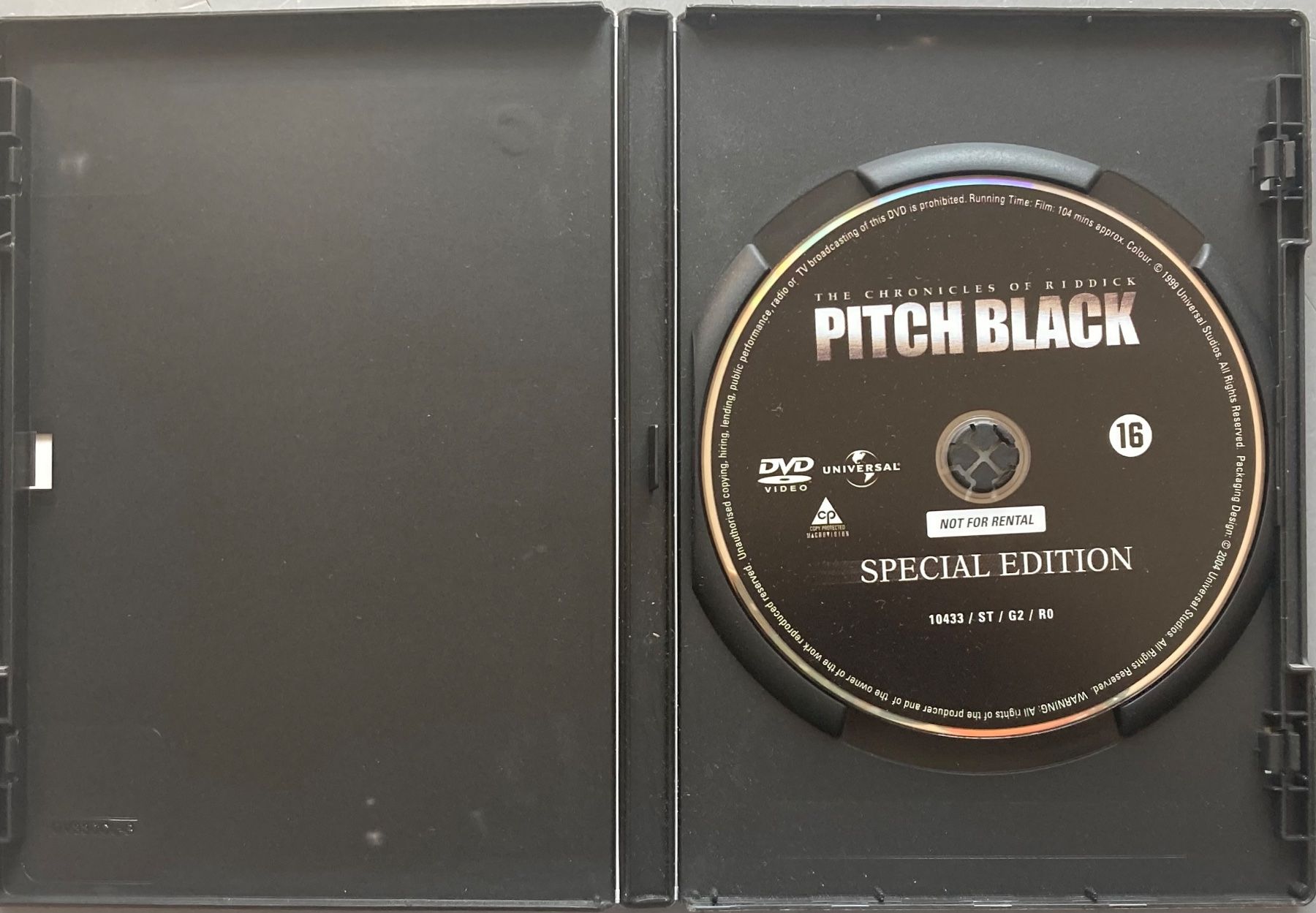 Tutti i DVDs: PITCH BLACK (EDITION SPECIALE) – Usato da Poliez-Pittet venduto da Newtown-Records 2